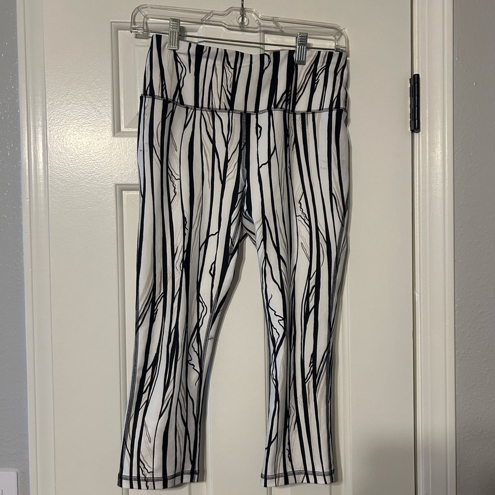 DSG Black and White Striped womens capri Leggings